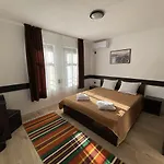 старият град в етнографски комплекс