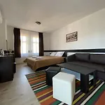 Апартхотел старият град в етнографски комплекс Златоград