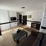 старият град в етнографски комплекс Апартхотел 3*