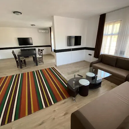 старият град в етнографски комплекс 3*