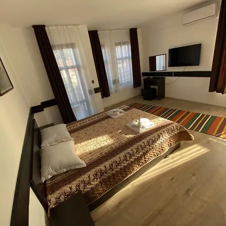 старият град в етнографски комплекс 3*