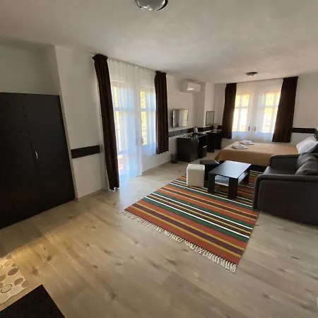старият град в етнографски комплекс 3* Златоград